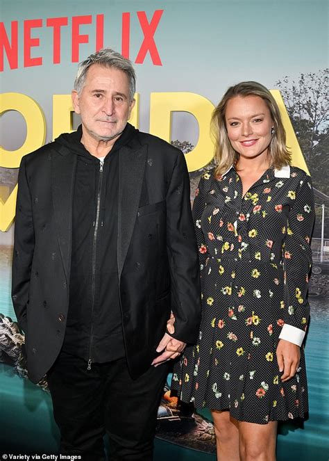 anthony lapaglia new wife|Anthony LaPaglia, 64, and wife Alexandra Henkel, 33, celebrate。